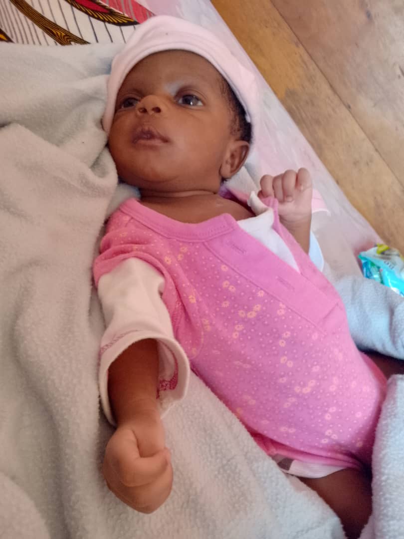 Enfants souriants à l'orphelinat